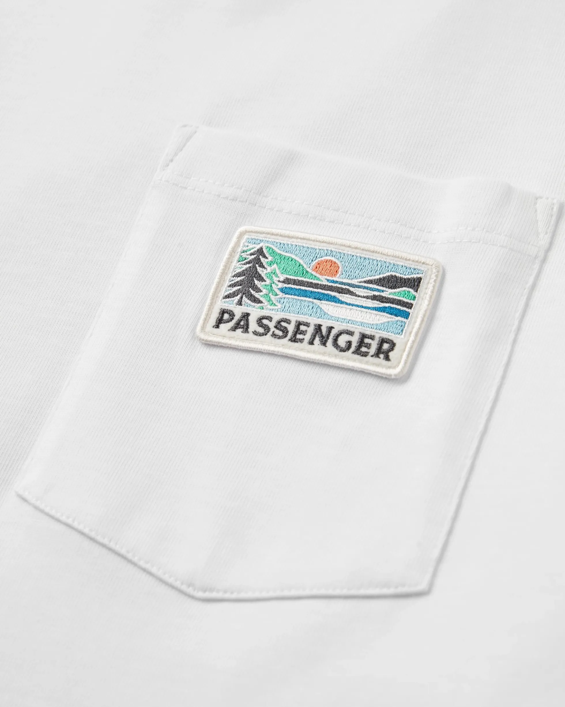 Men's Roamer Patch Relaxed Fit T-Shirt