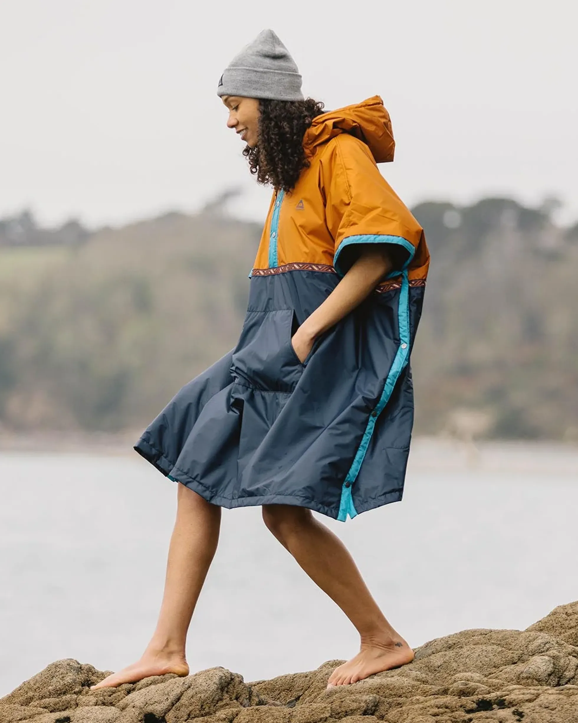 Outback Pull Over Changing Robe