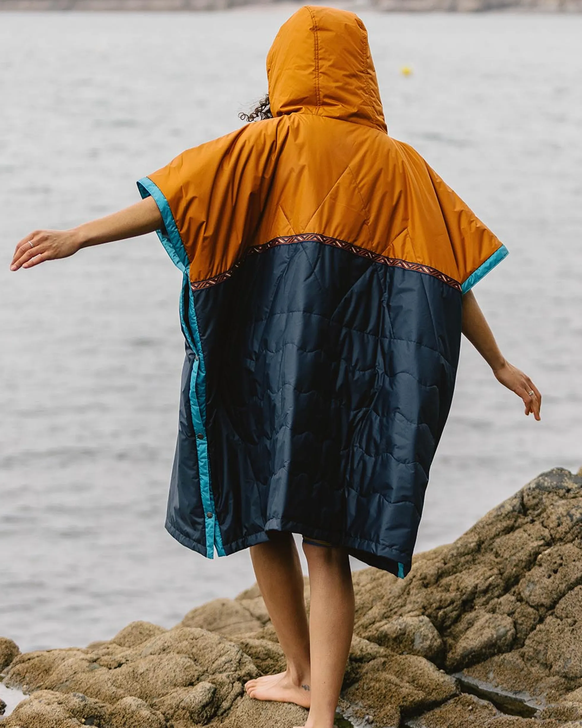 Outback Pull Over Changing Robe