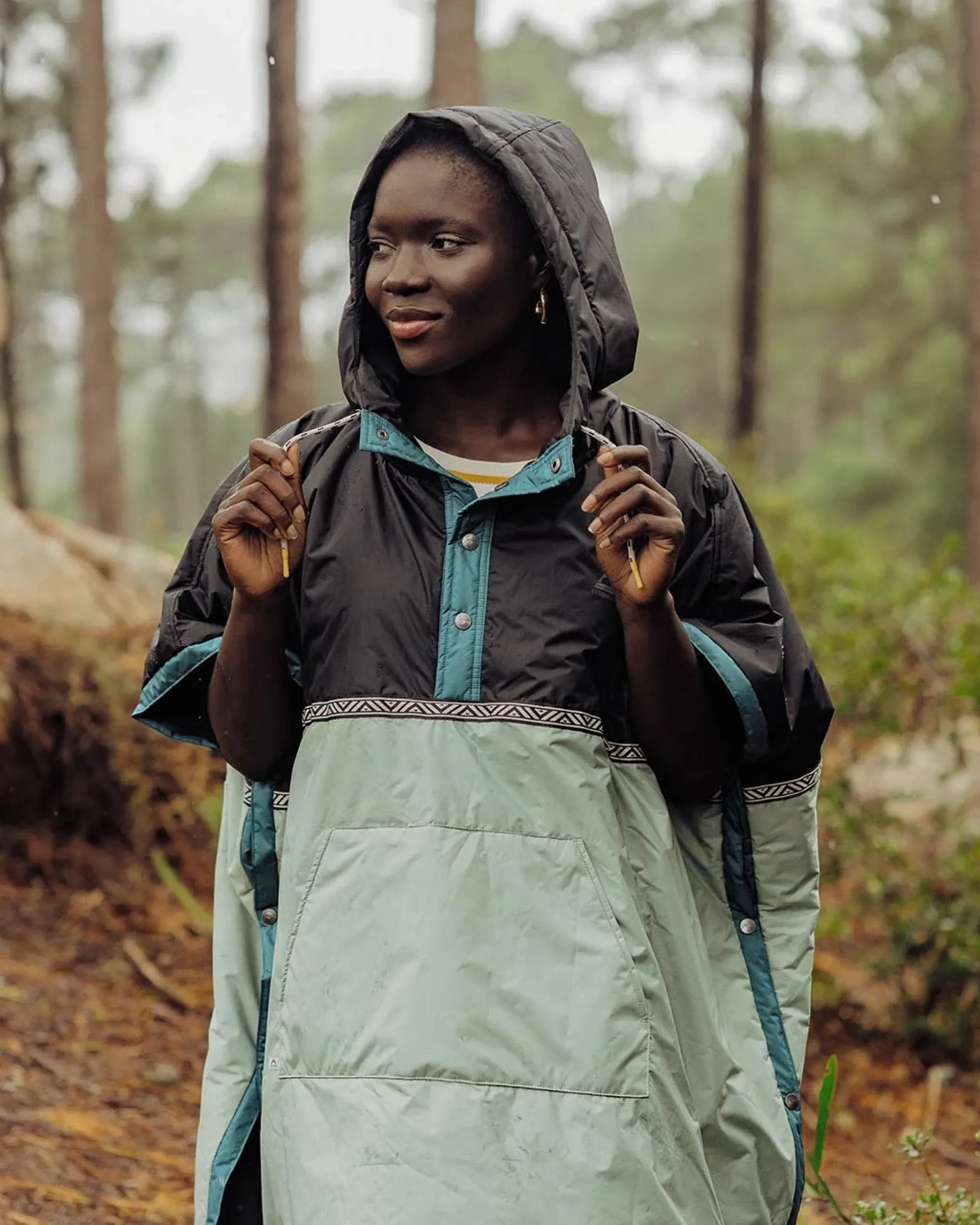 Outback Pull Over Changing Robe