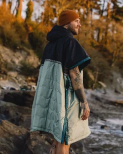 Outback Pull Over Changing Robe