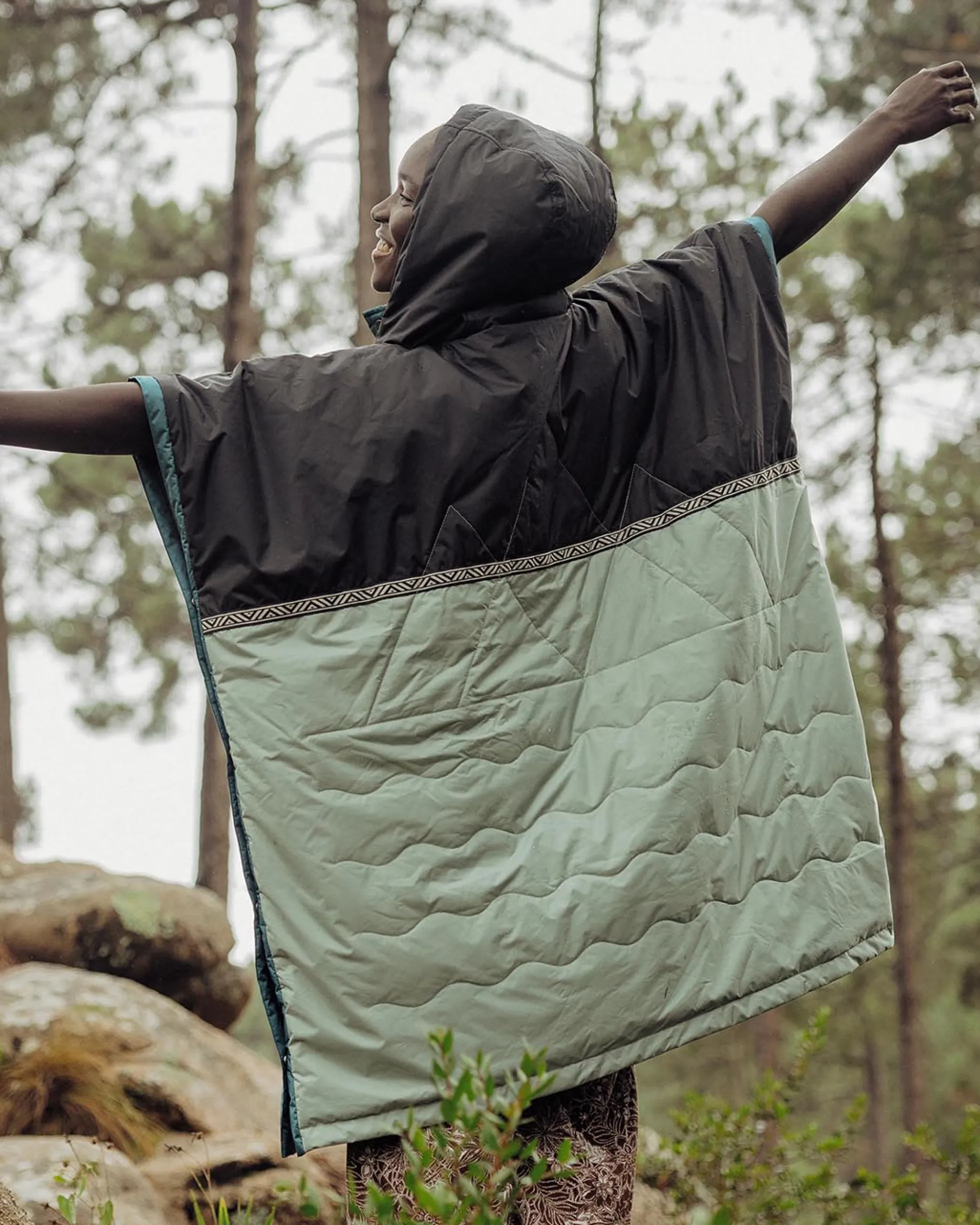 Outback Pull Over Changing Robe
