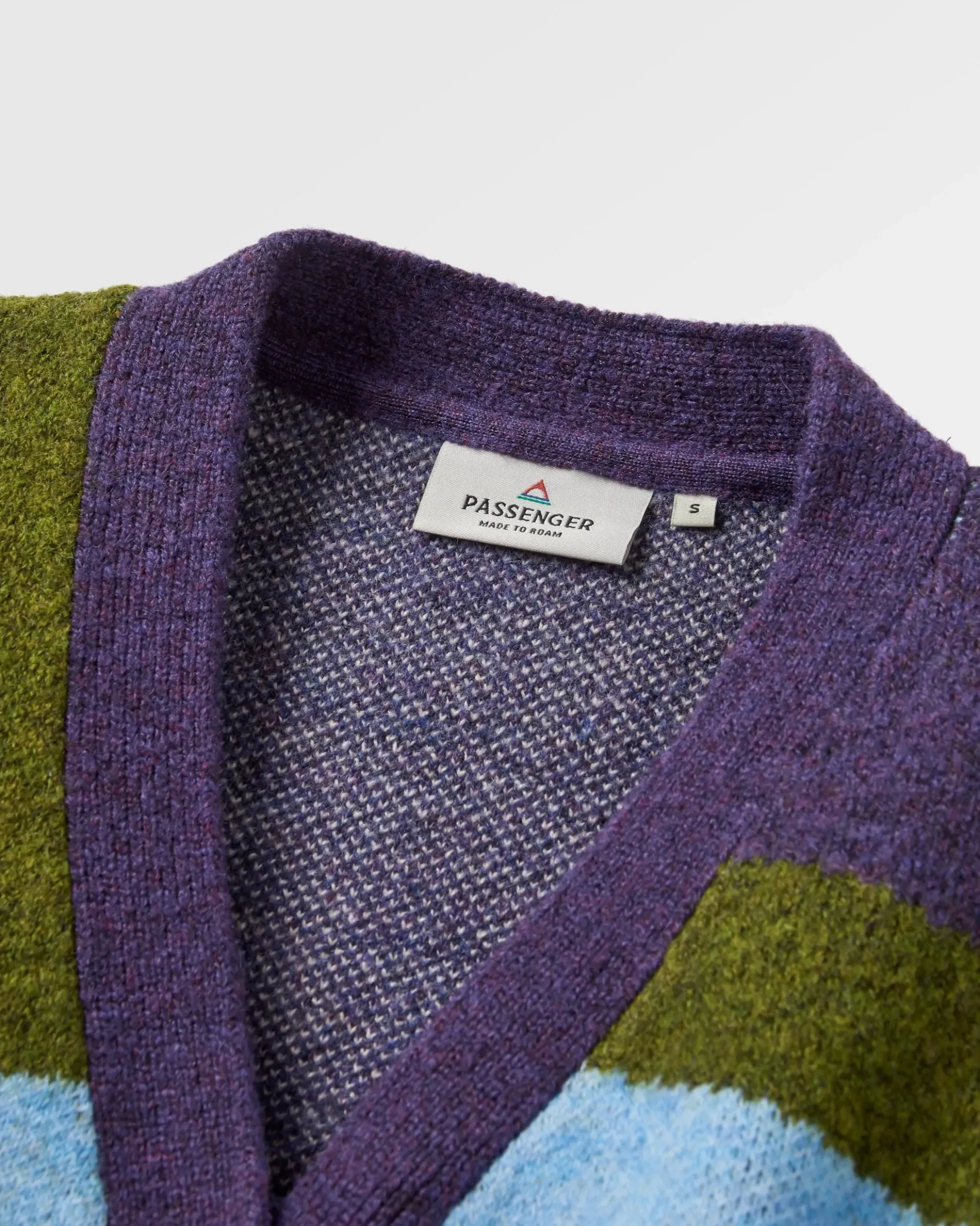 Women's Scenic Knitted Cardigan