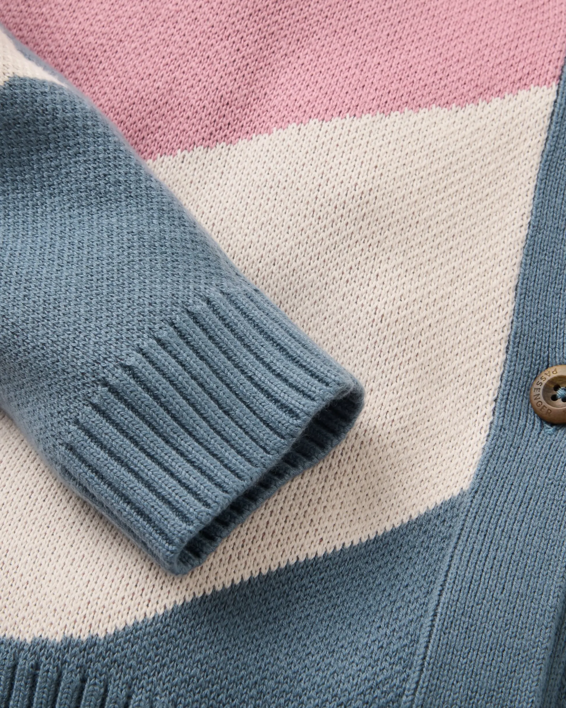 Women's Scenic Knitted Cardigan
