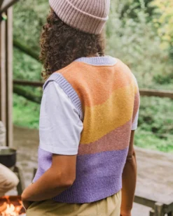 Women's Scenic Knitted Vest